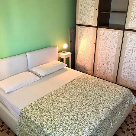 Апартаменты Ischia House *